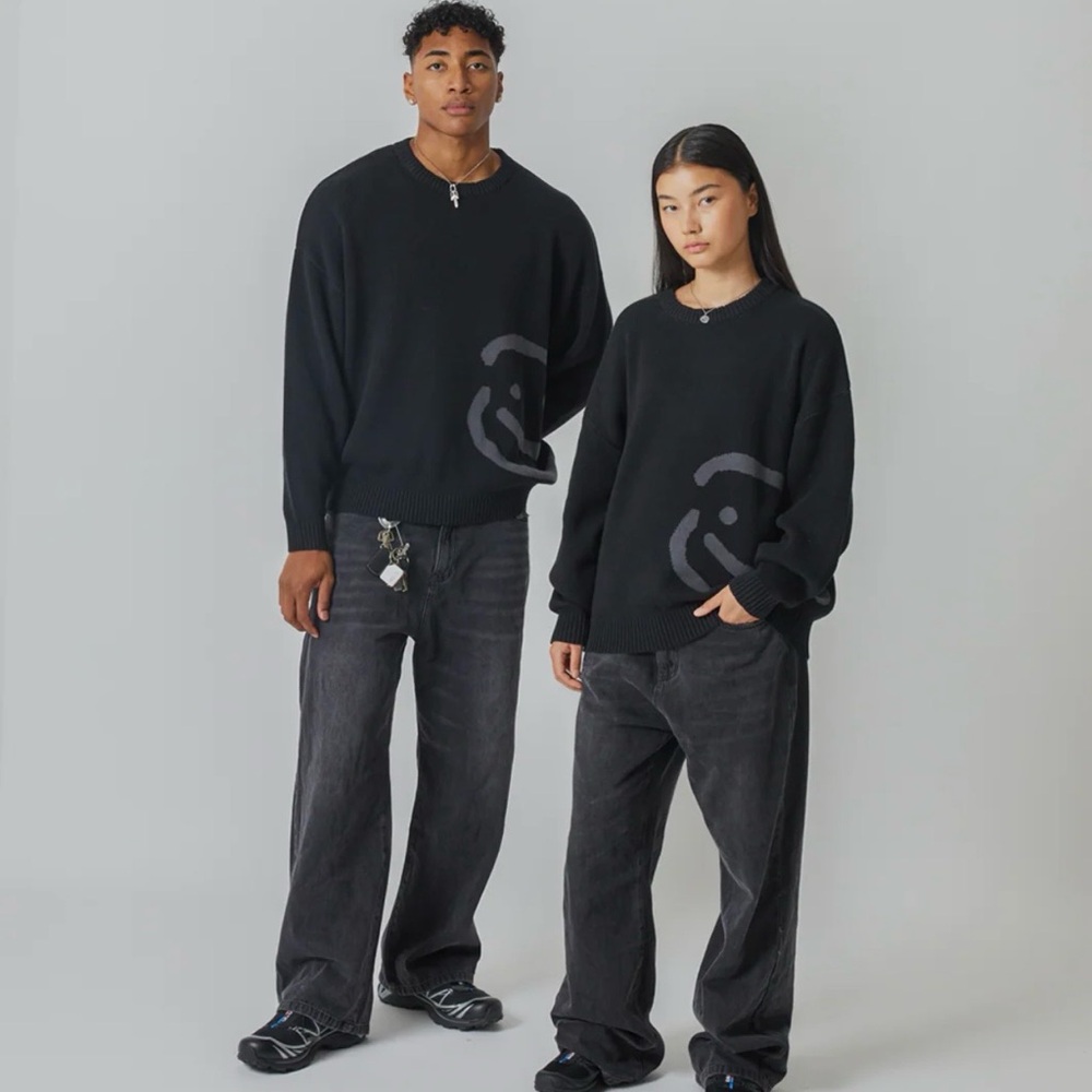 drmers club “smiley logo” knit